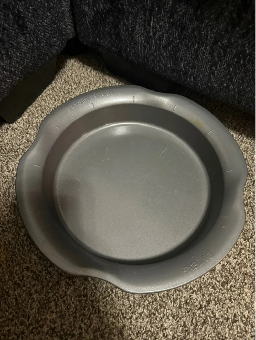 Pyrex 9 Inch Round Gray Metal Cake Pan Baking Pan